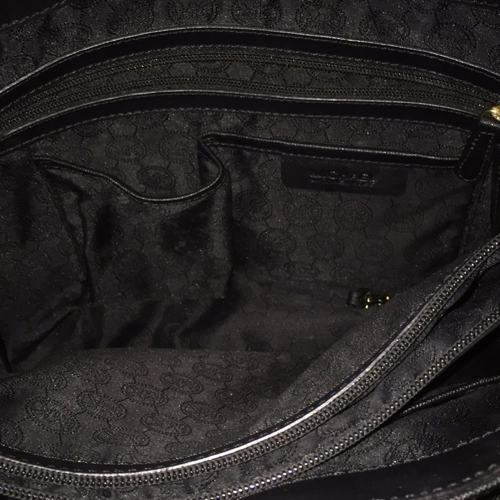 Michael Kors Jet Set Tote - Picture 3 of 3